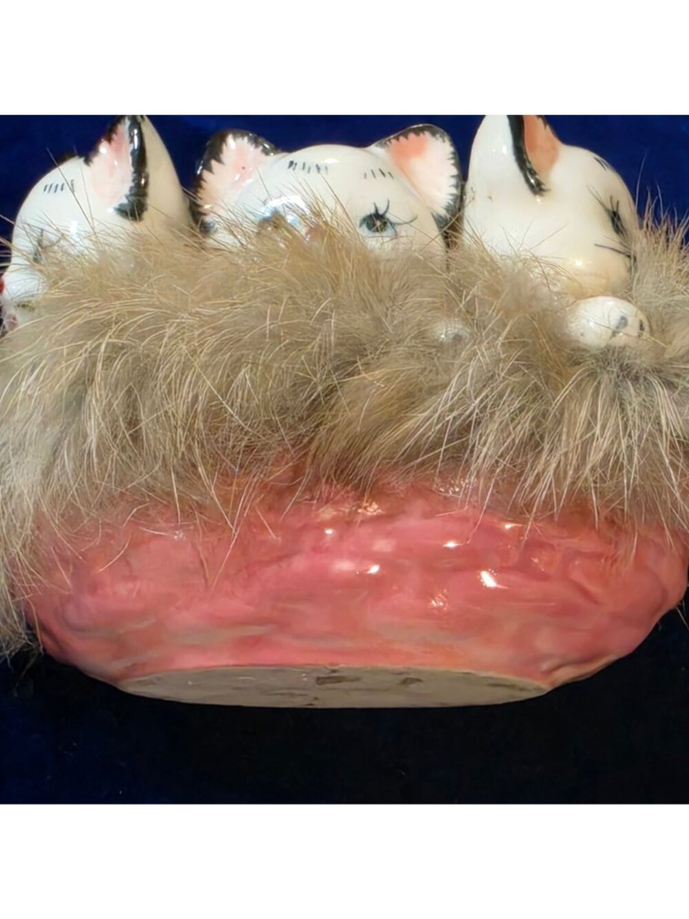 VTG 1950s Kitschy Ceramic 3 Kittens in Pink Basket Figurine Real Rabbit Fur Japa - Picture 7 of 13